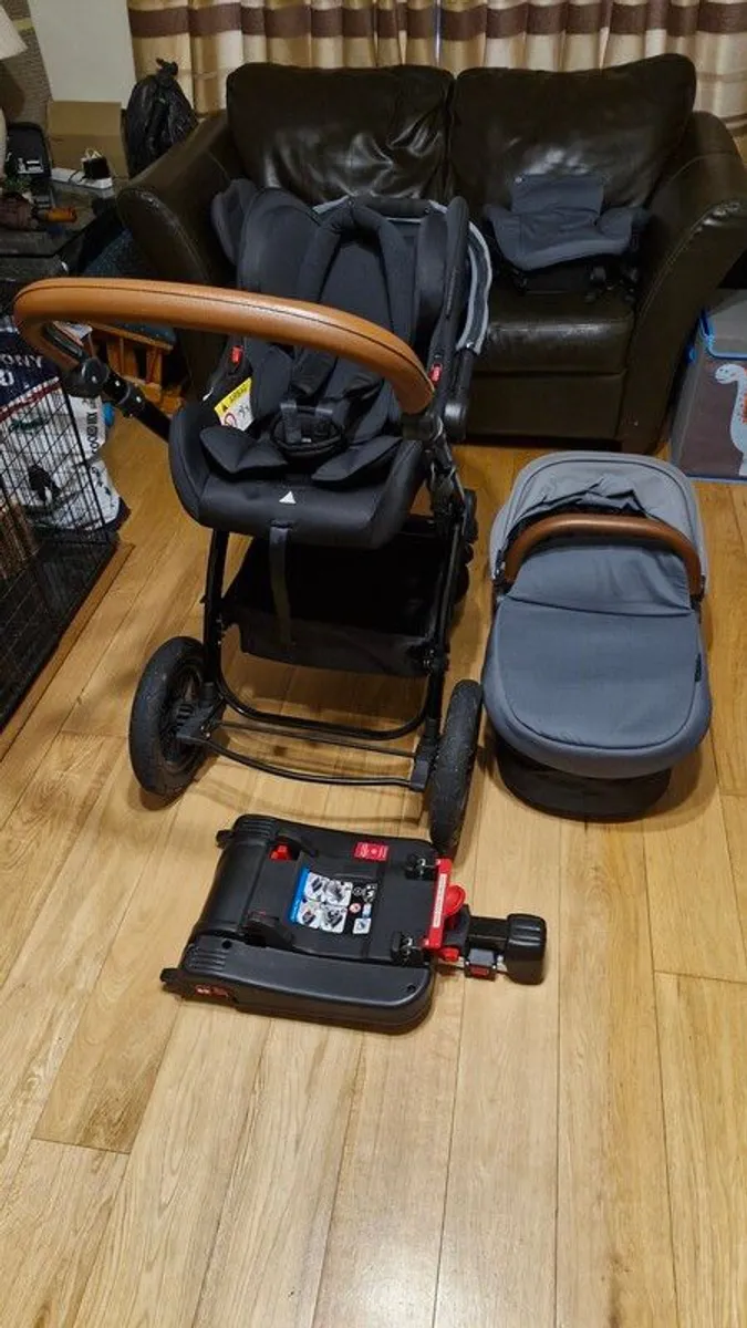 Pram/stroller/travel system - Image 4