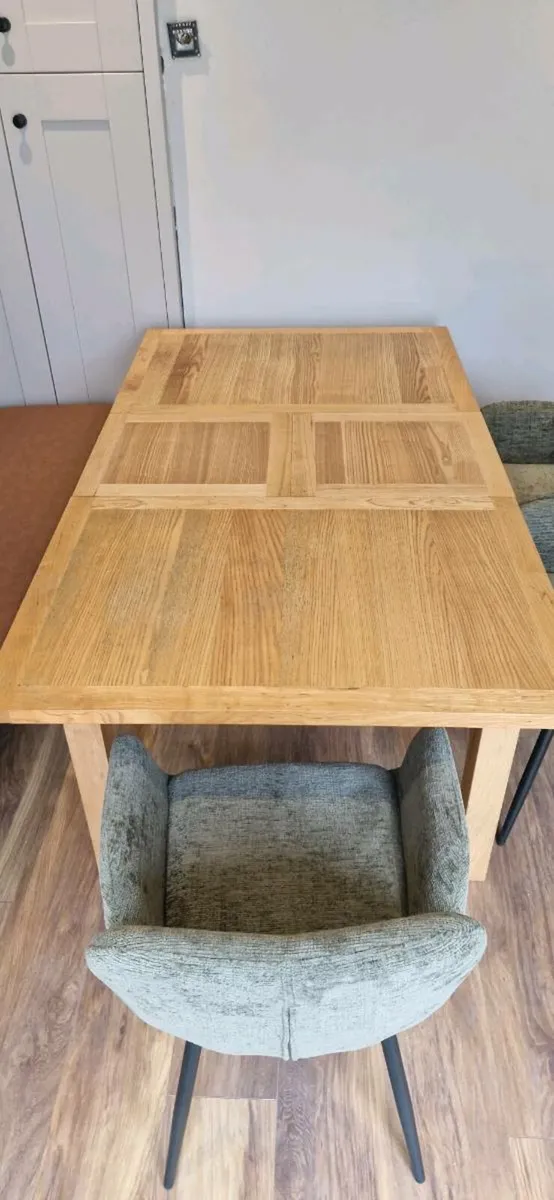 Kitchen table - Image 1