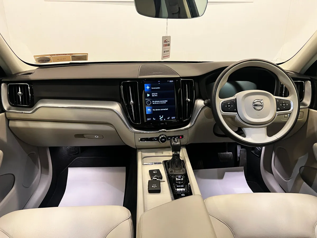 VOLVO XC60 MOMENTUM D4 AUTO 2020 1 OWNER - Image 4