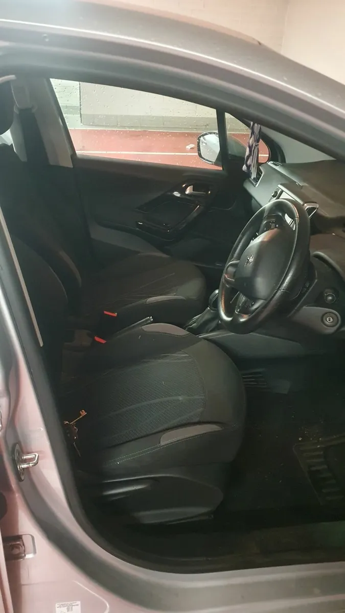 Peugeot 208 2013 - Image 2