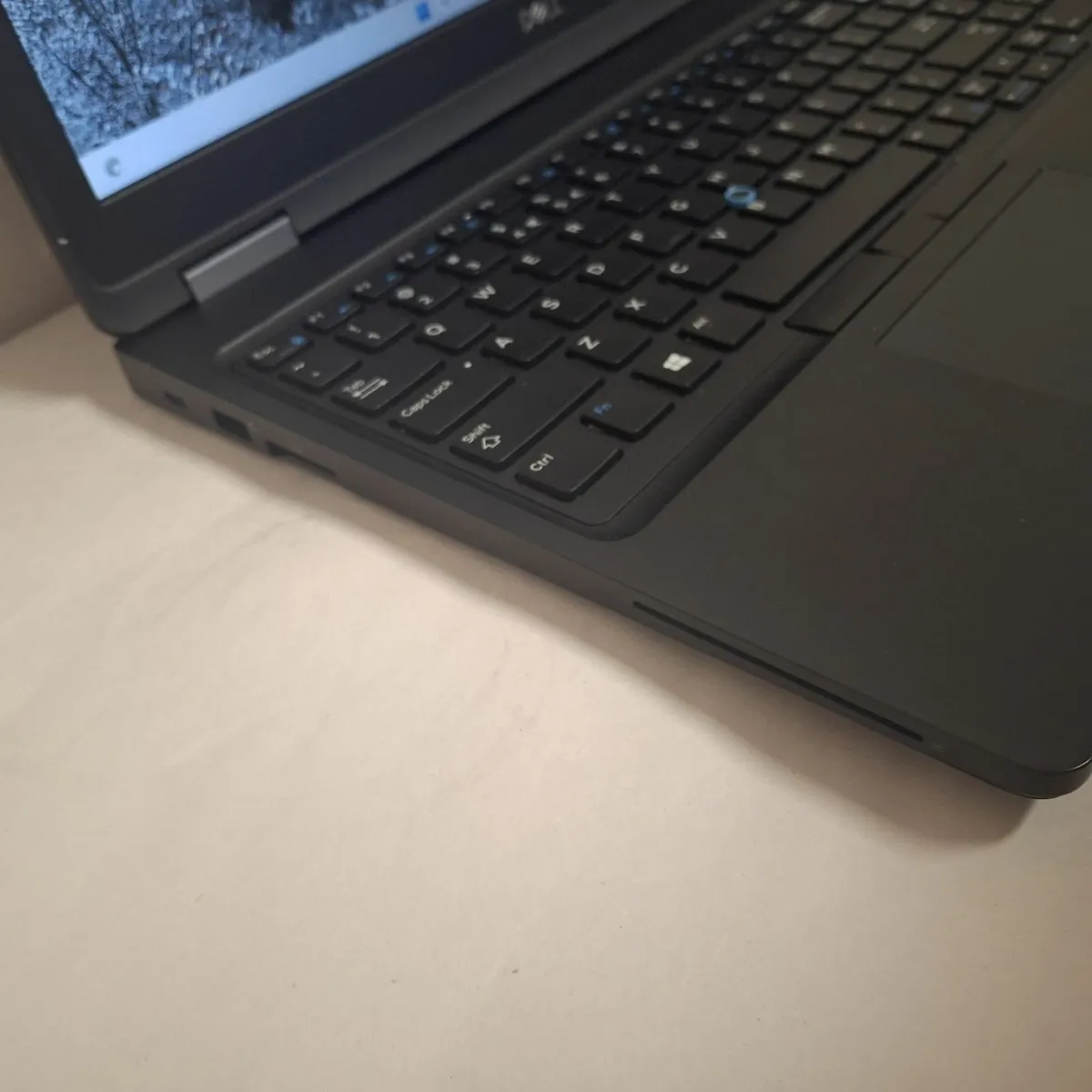 Dell Latitude 5590 | i7-8650U | 16GB RAM Laptop - Image 4