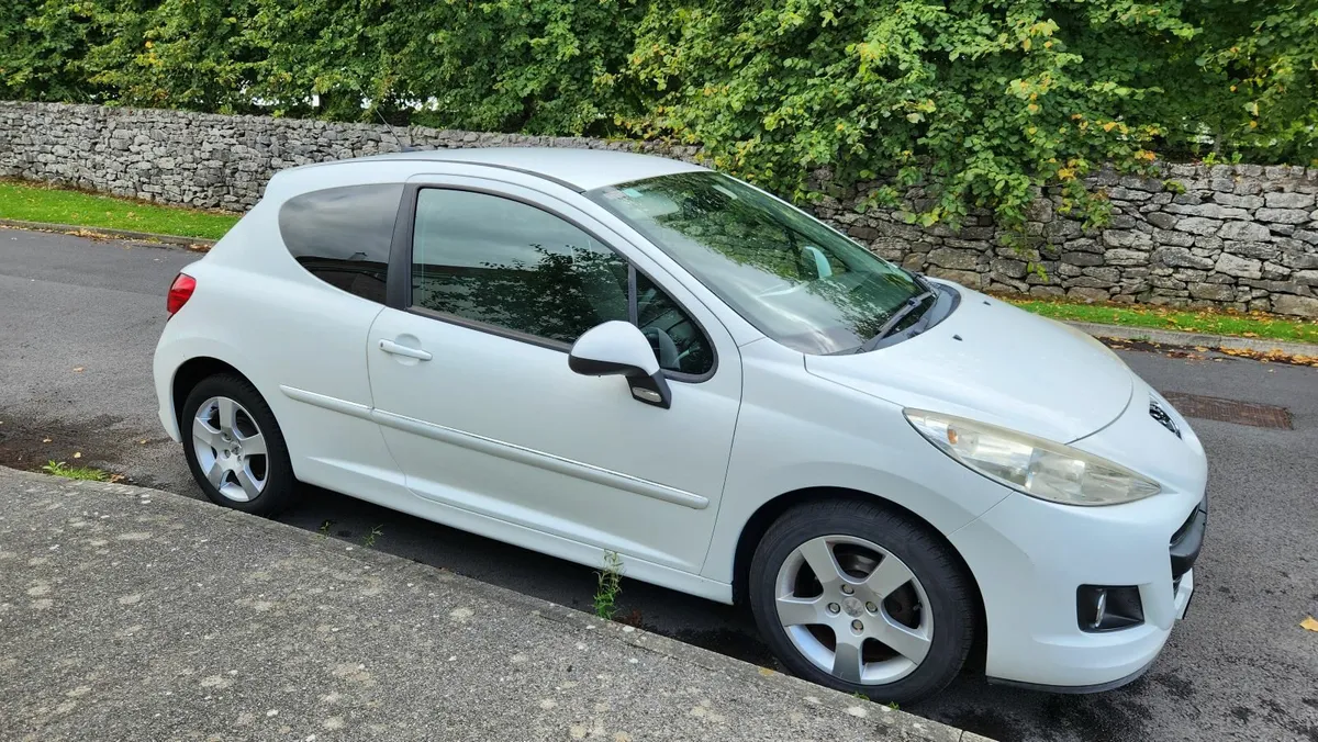 Peugeot 207 2010 - Image 2