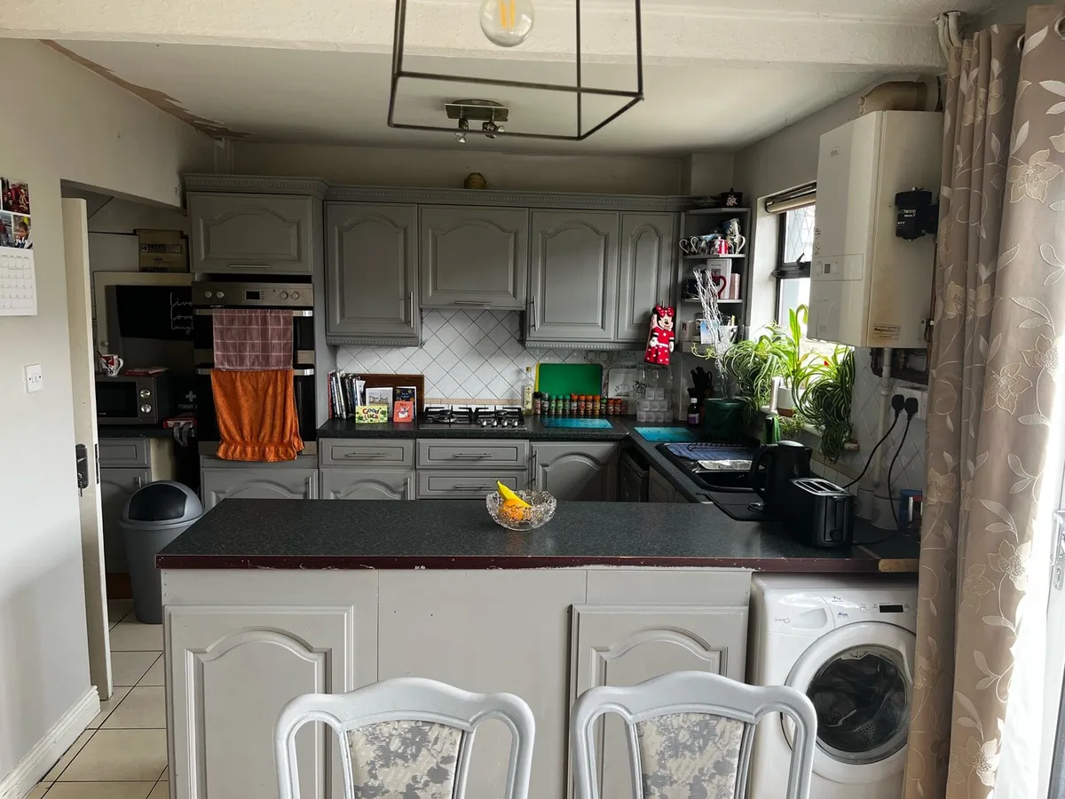 2 beds available in 4 bed large quad. bedroom - Image 2
