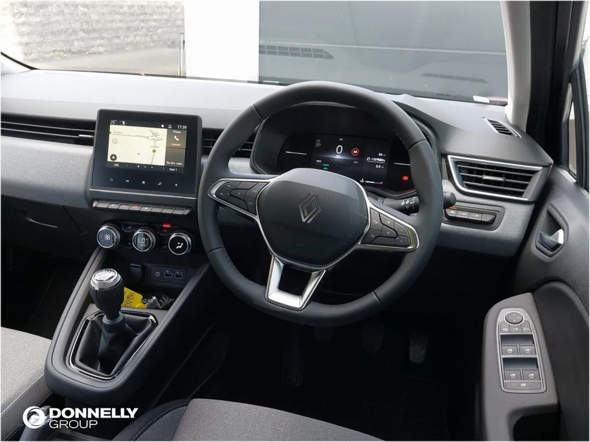 Renault Clio Hatchback Evolution - Image 4