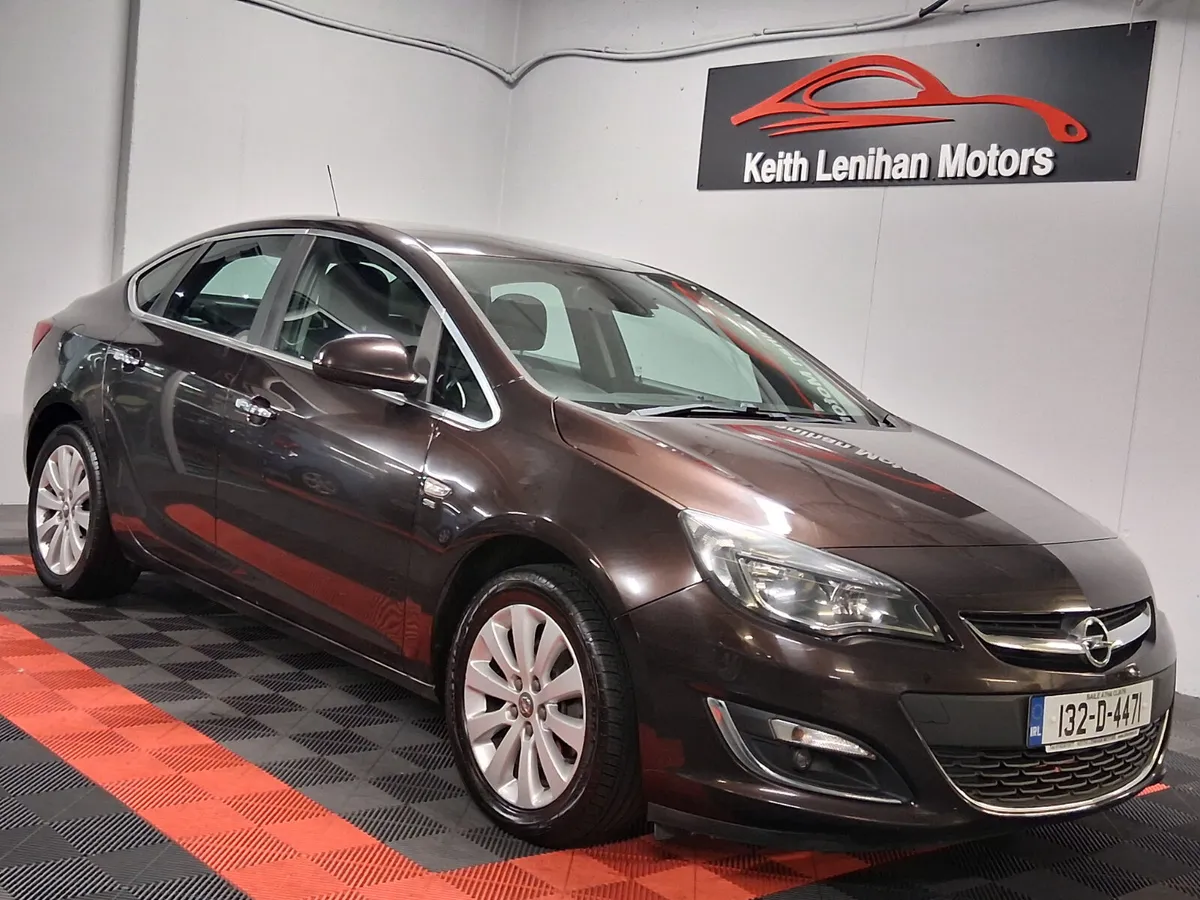 2013 Opel Astra **LOW KLMS** - Image 3