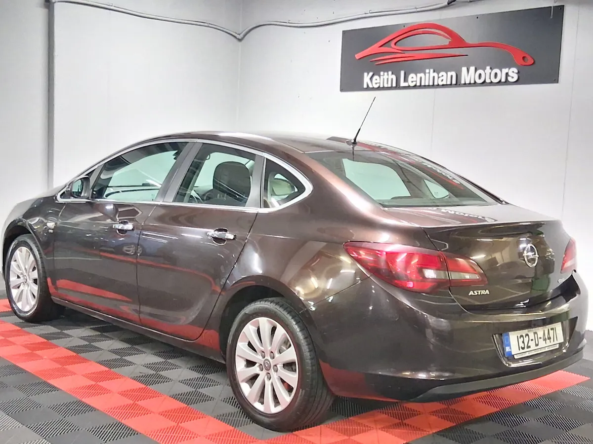 2013 Opel Astra **LOW KLMS** - Image 4