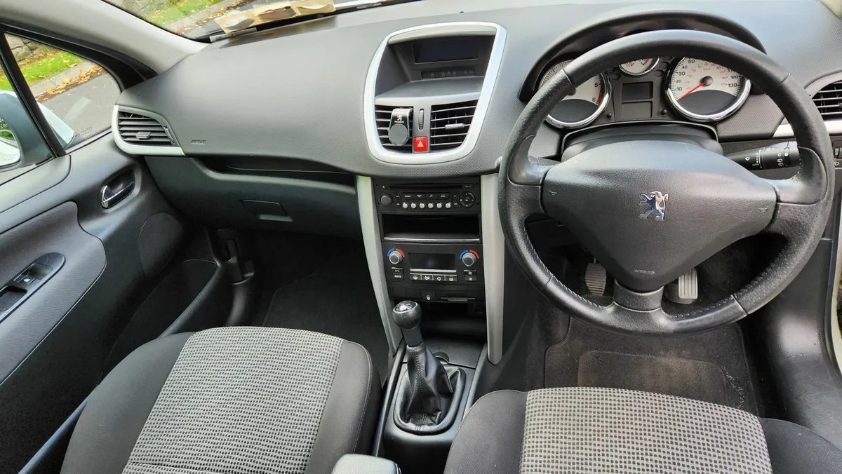 Peugeot 207 2010 - Image 4