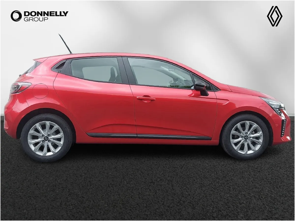 Renault Clio Hatchback Evolution - Image 3