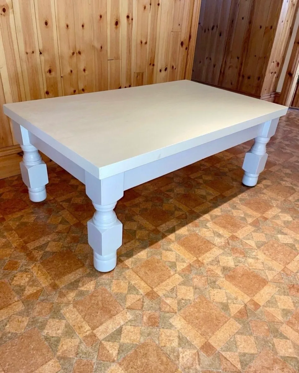Stylish Living Room Table - Image 1