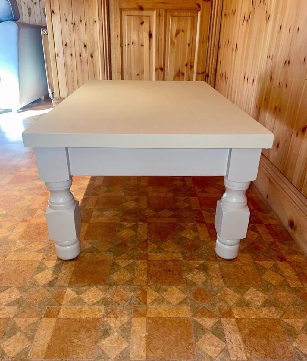Stylish Living Room Table - Image 3