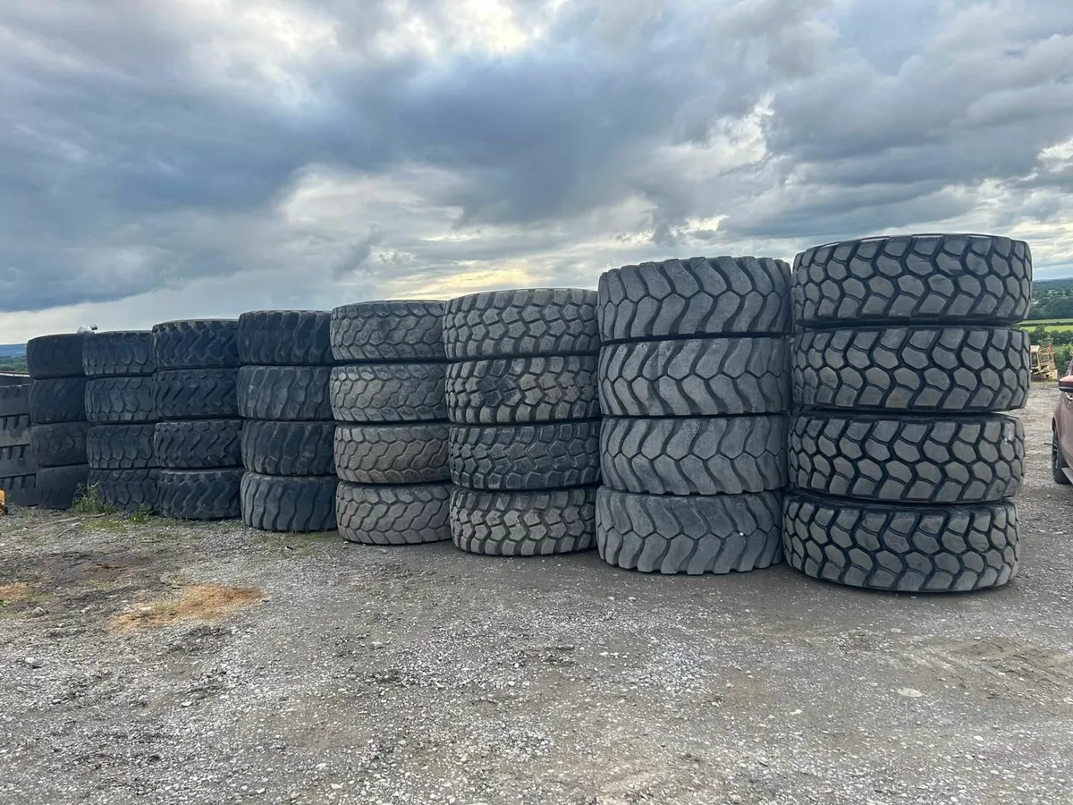 23.5R25 tyres and wheels for sale - Image 1