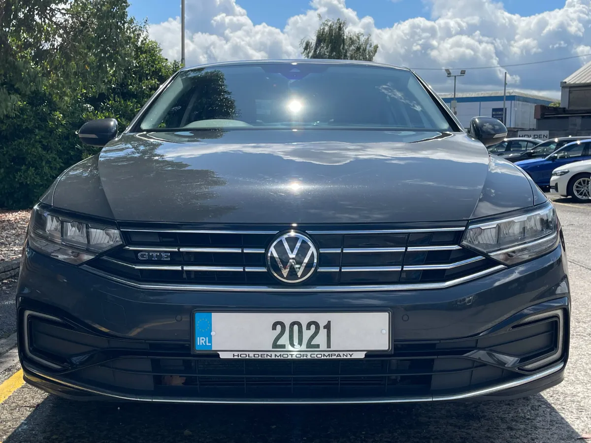 Volkswagen Passat 2021 - Image 4