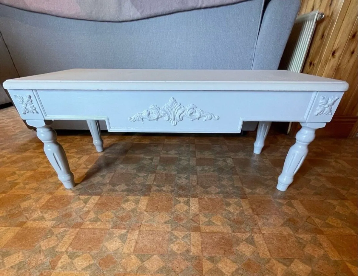 Gorgeous Coffee Table - Image 1