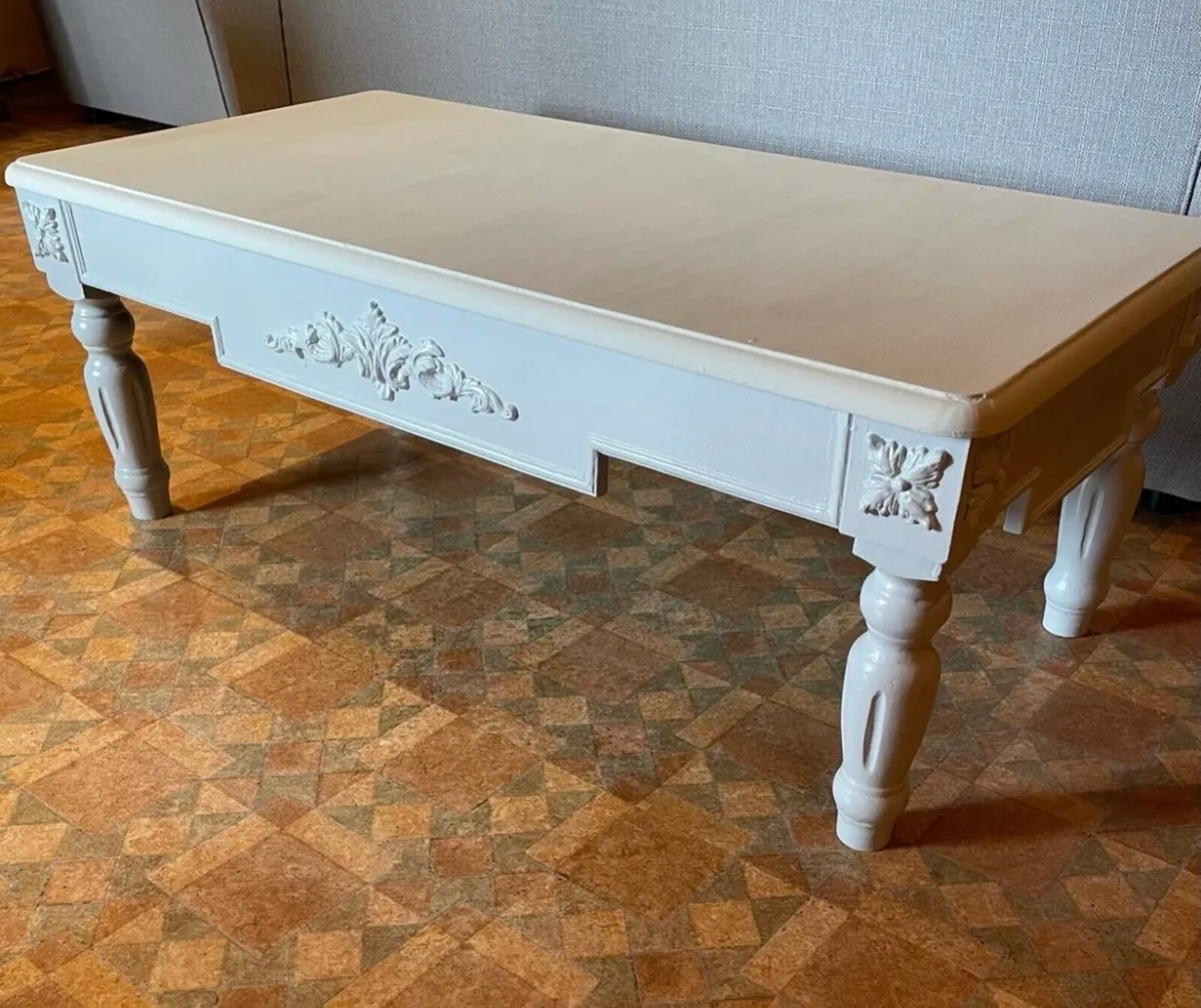 Gorgeous Coffee Table - Image 3