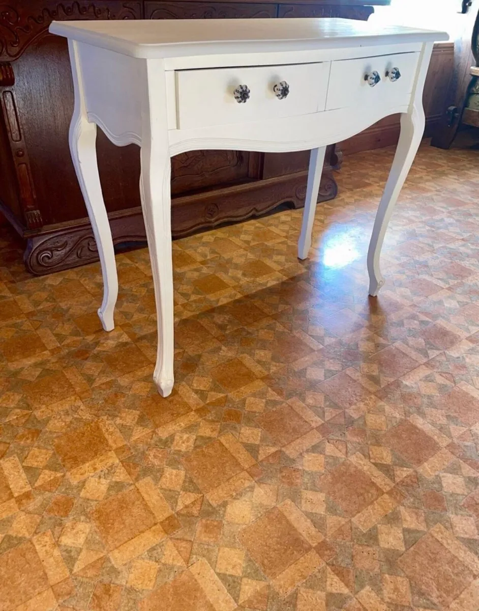 Beautiful Hall Table - Image 3