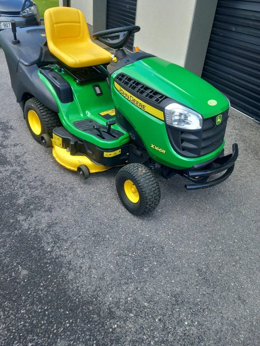 John Deere Lawnmower x166R - Image 3
