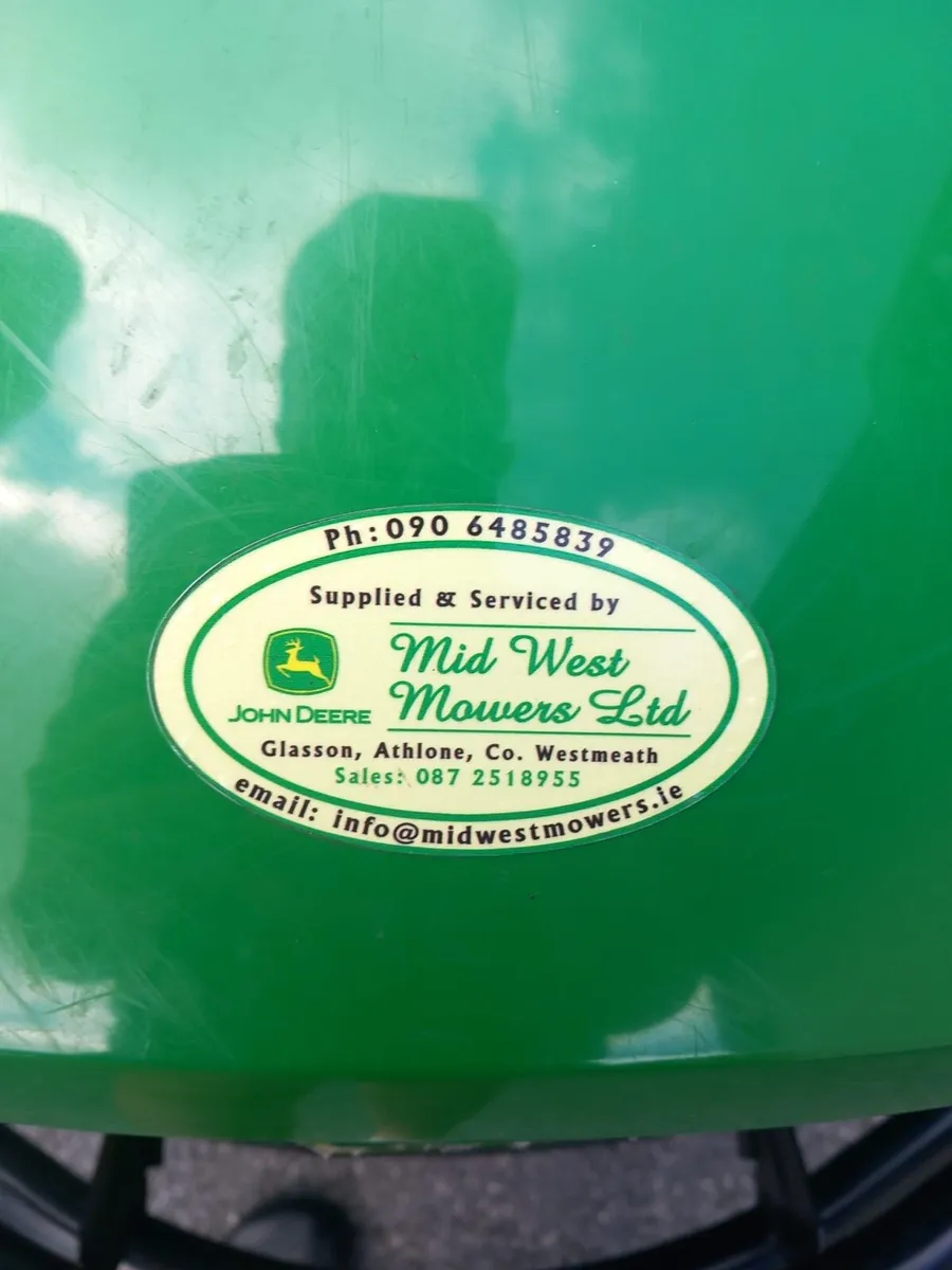 John Deere Lawnmower x166R - Image 4