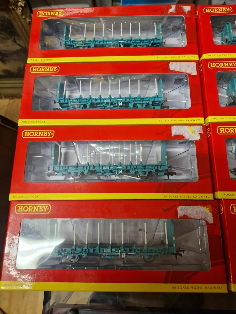 Hornby OO Gauge Log Wagons x 8 - Image 3