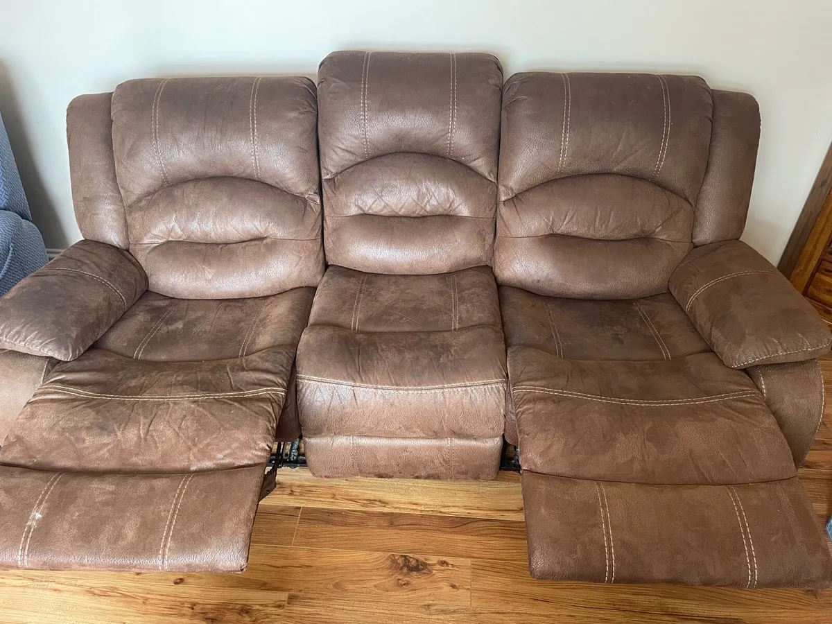 Brown reclining couch and 2 recliner arm chairs - Image 1