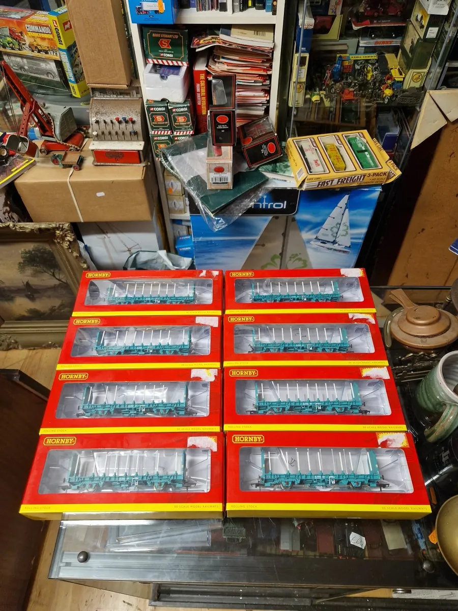 Hornby OO Gauge Log Wagons x 8 - Image 1