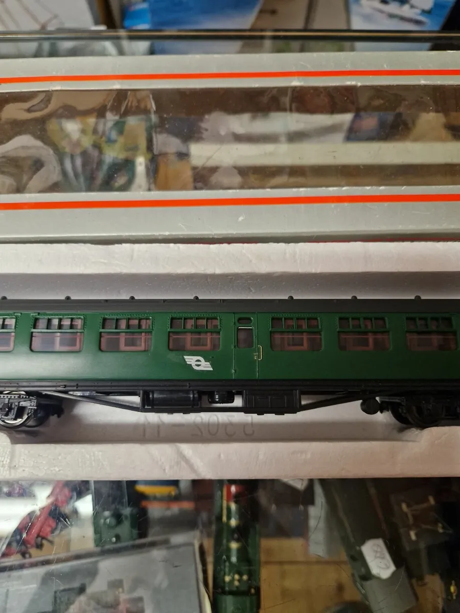 Hornby Bachmann OO Gauge Irish Rail Carraige - Image 2