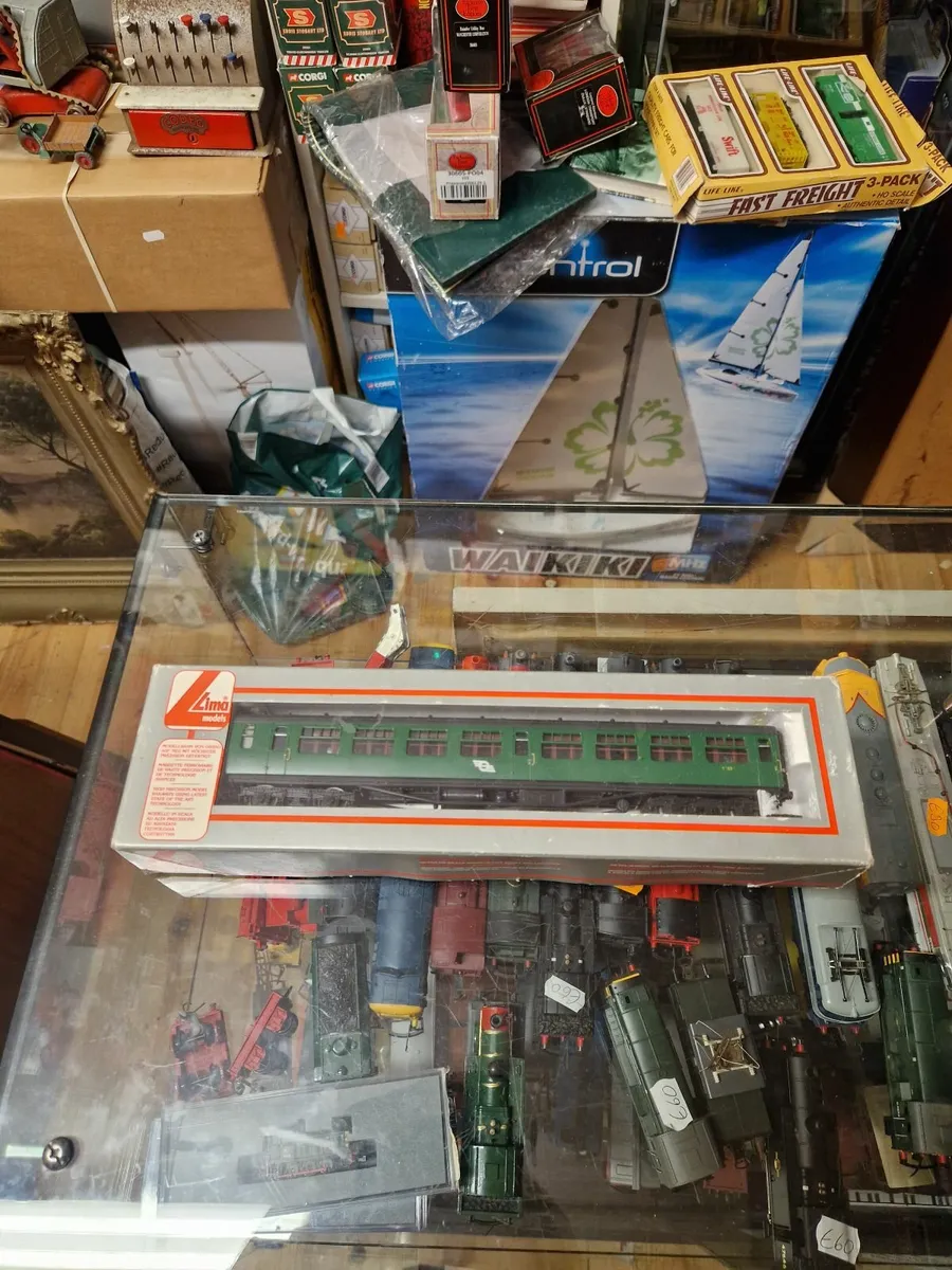 Hornby Bachmann OO Gauge Irish Rail Carraige - Image 3