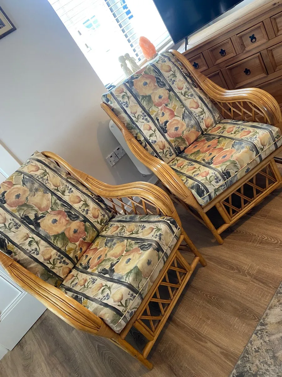 Pair of Wicker Chairs - Image 1