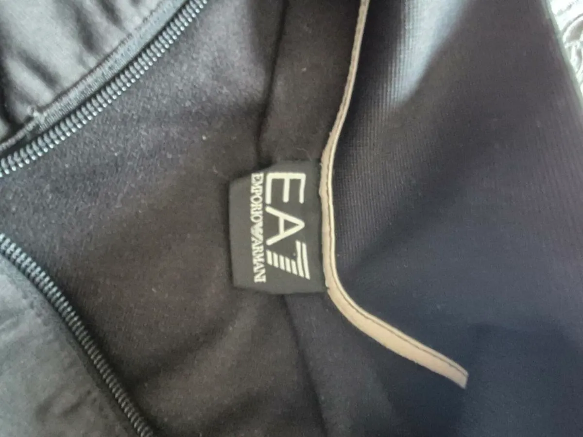 Emporio Armani zip top - Image 3