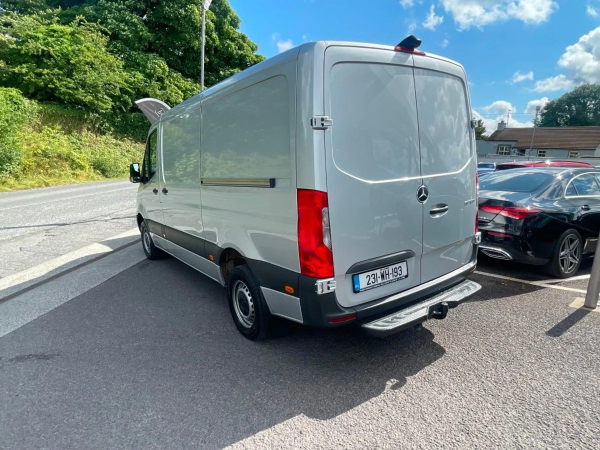 Mercedes-Benz Sprinter 317 Low Roof Automatic - Image 4