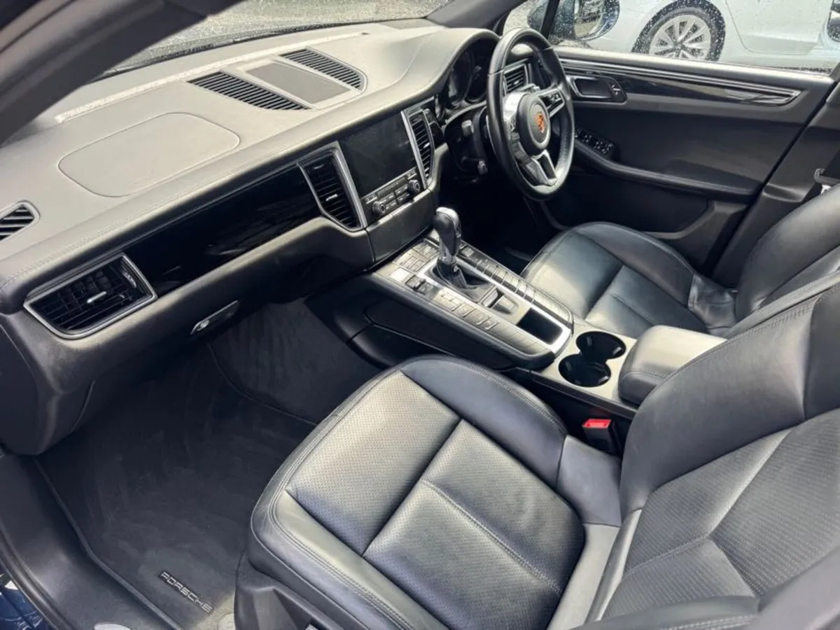 2017 Porsche Macan 3.0 Diesel V6 - Image 2