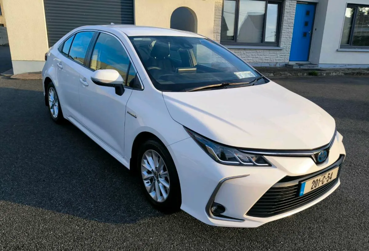 Toyota Corolla Saloon 5 - Image 1