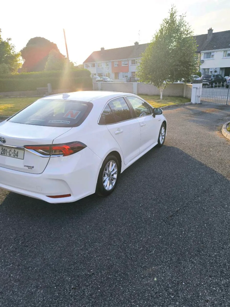 Toyota Corolla Saloon 5 - Image 2