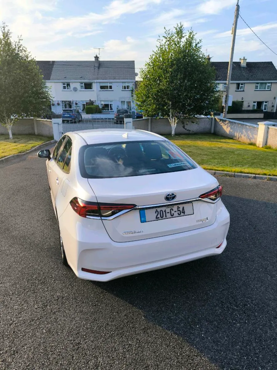 Toyota Corolla Saloon 5 - Image 3