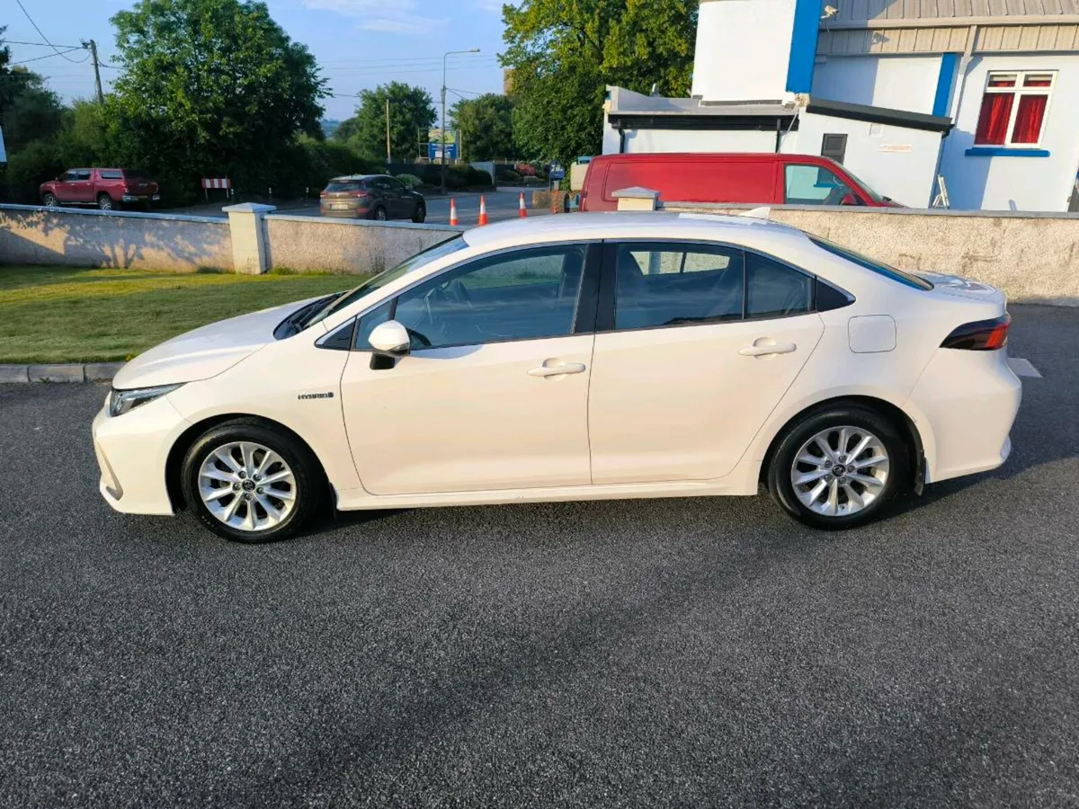 Toyota Corolla Saloon 5 - Image 4