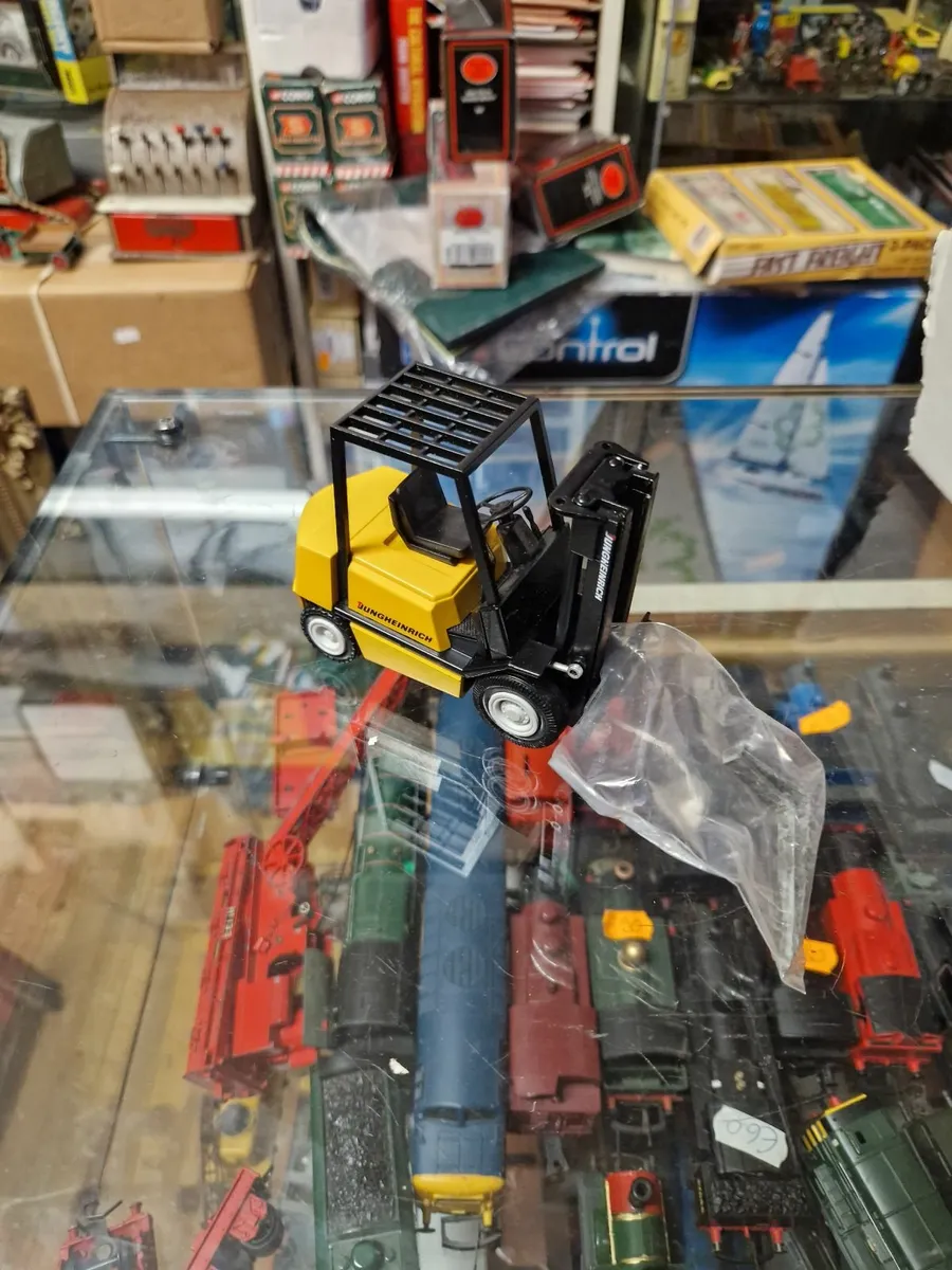 Corgi Conrad Forklift - Image 2