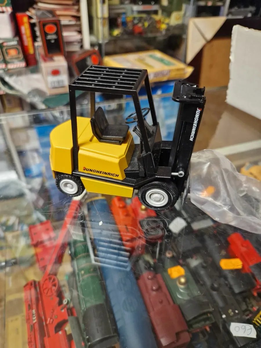 Corgi Conrad Forklift - Image 4