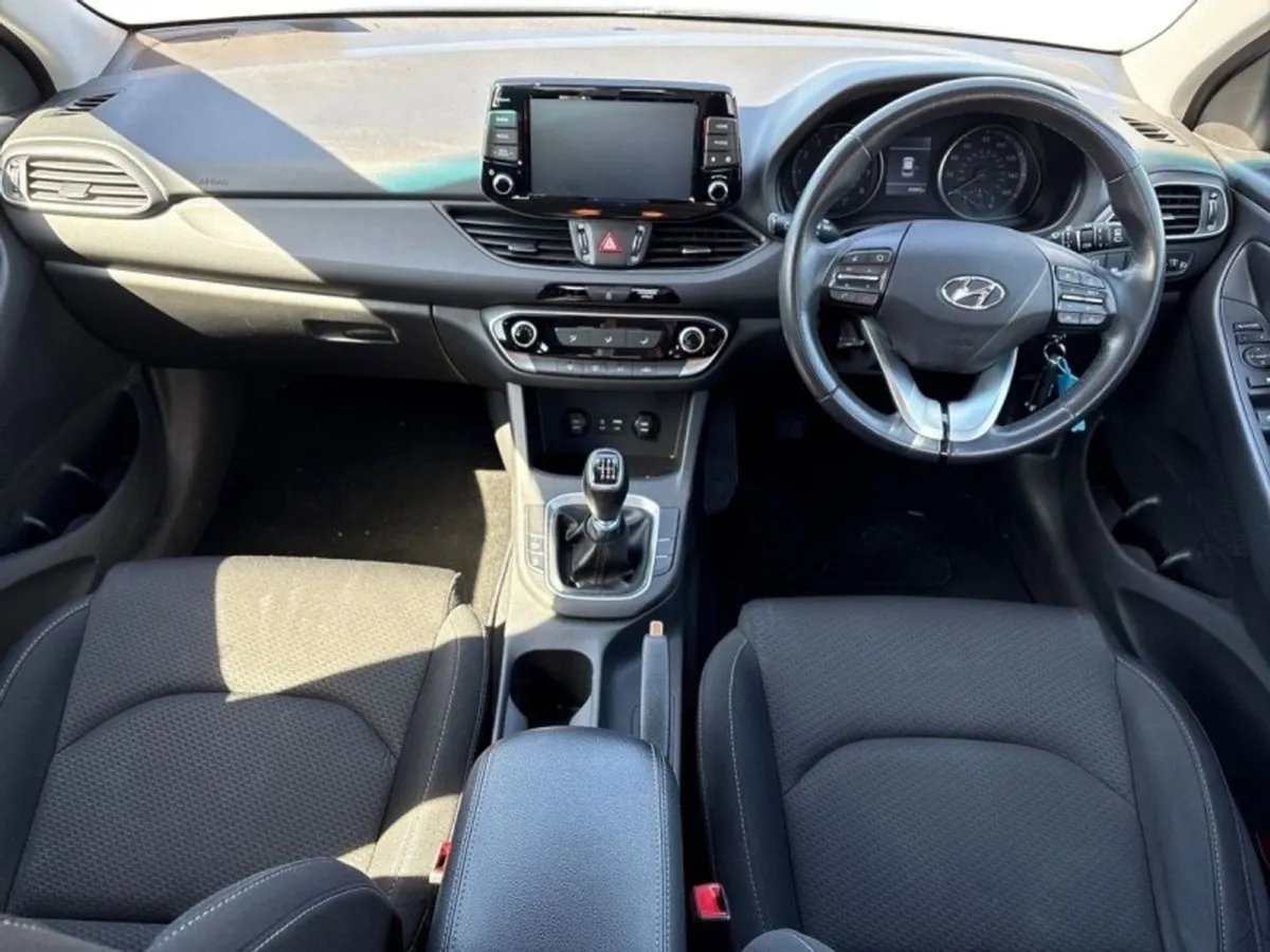 Hyundai i30 1.0 T-gdi Fastback - Image 2