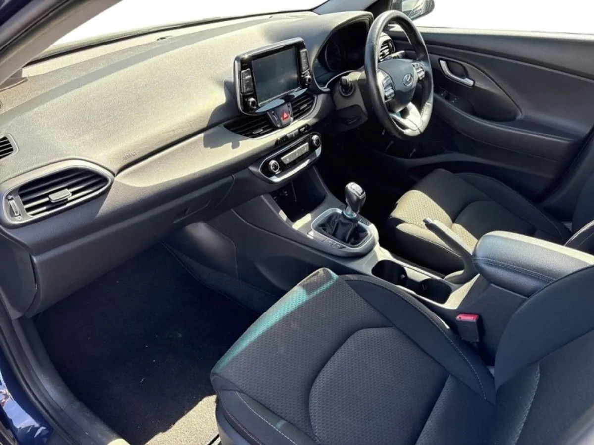 Hyundai i30 1.0 T-gdi Fastback - Image 4