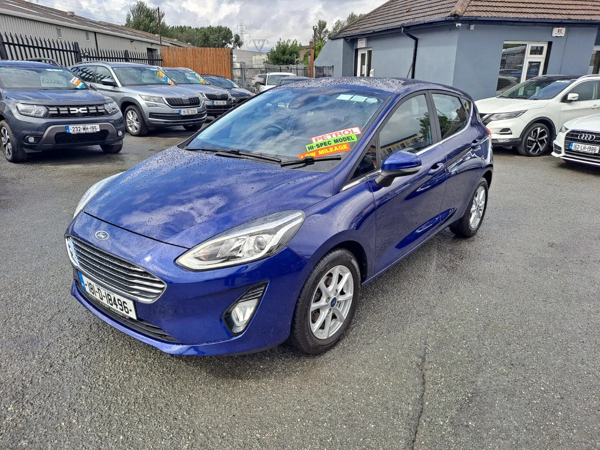 Very low kms 1 owner Ford Fiesta TITANIUM 1.1 85PS - Image 4