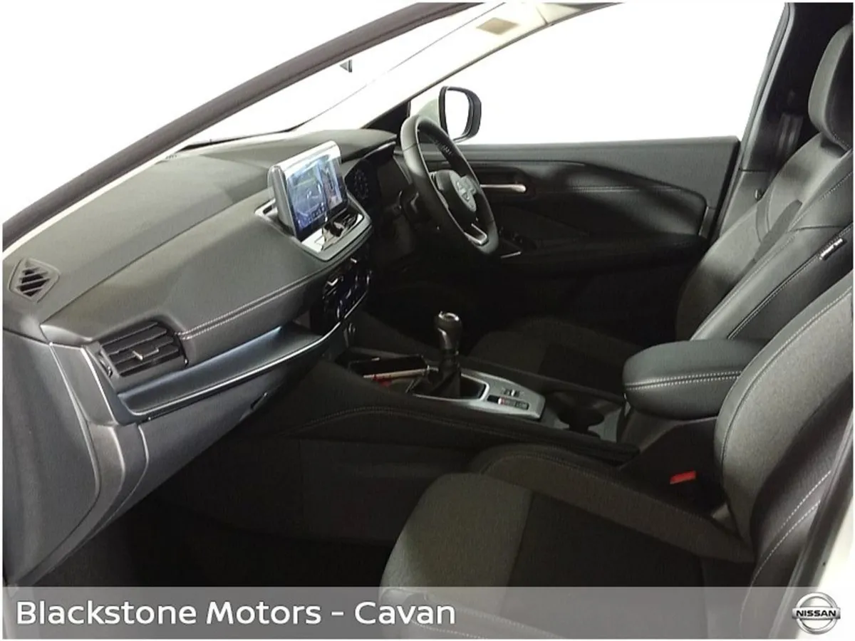 Nissan QASHQAI 1.3 PET Mild Hybrid SV Premium - Image 4