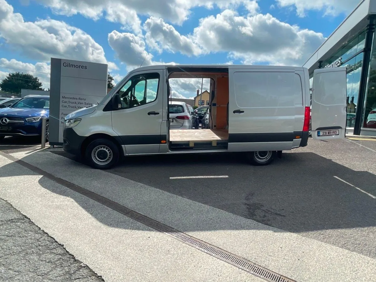 Mercedes-Benz Sprinter 317 Low Roof Automatic - Image 2