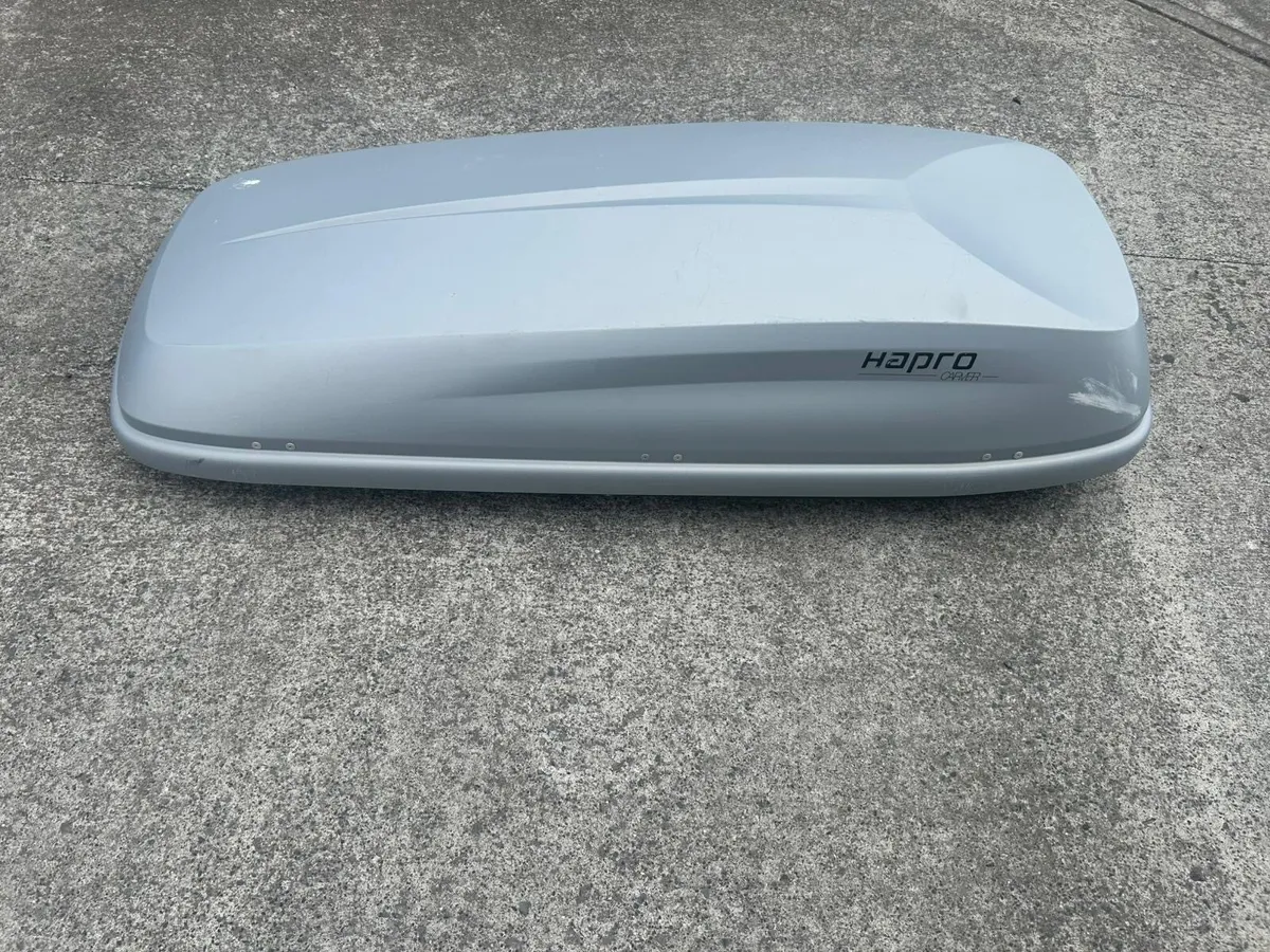 Car roof box - Image 1
