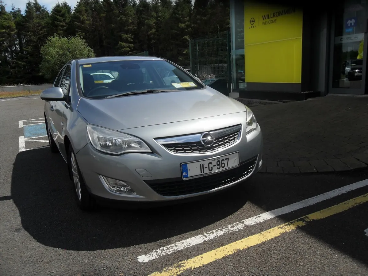 Opel Astra 2011 - Image 3
