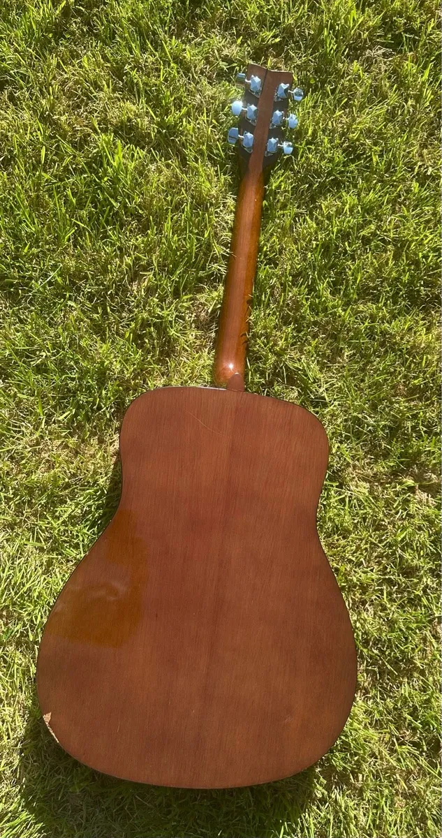 Yamaha F310 acoustic - Image 2