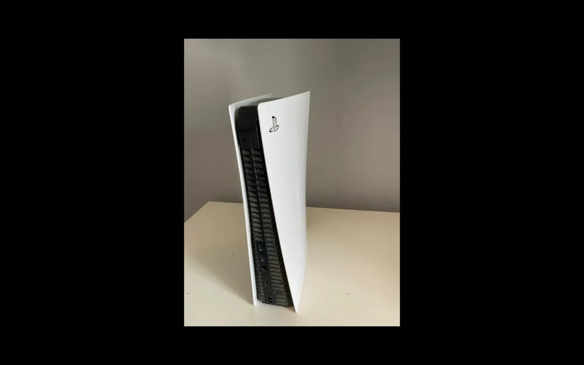 Playstation 5  (disc edition) - Image 2