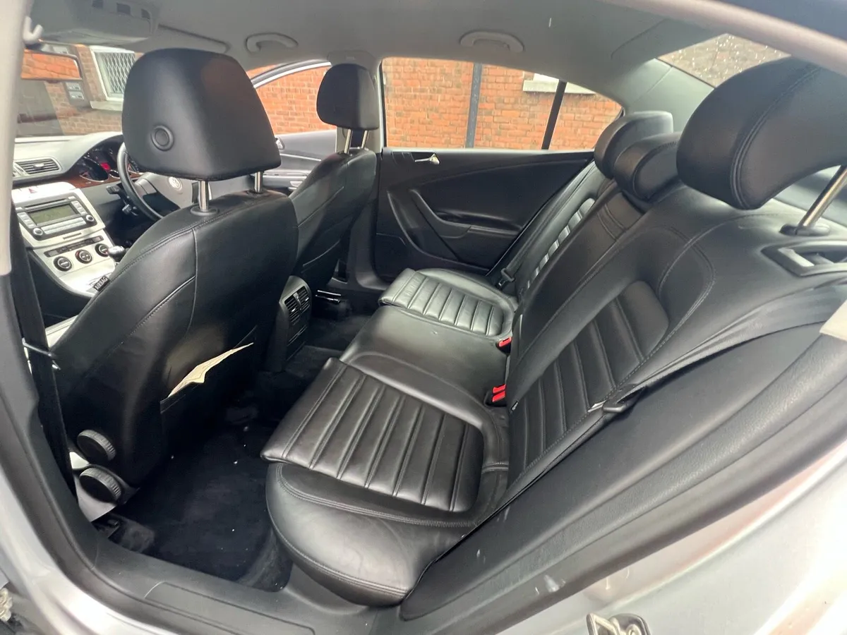 Vw Passat high line petrol embassy car - Image 4