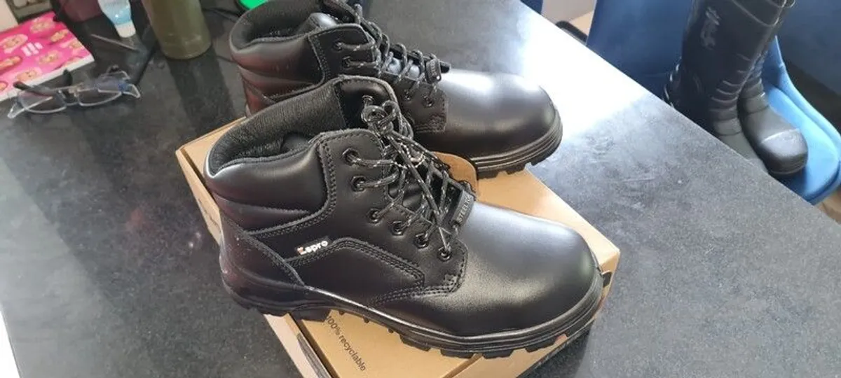 Boots - Image 1
