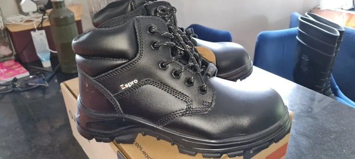 Boots - Image 2