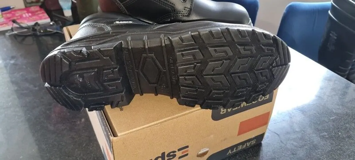 Boots - Image 3