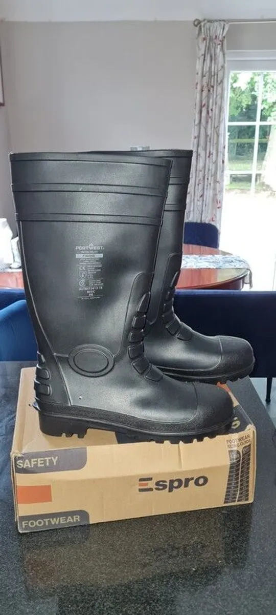 Boots - Image 4